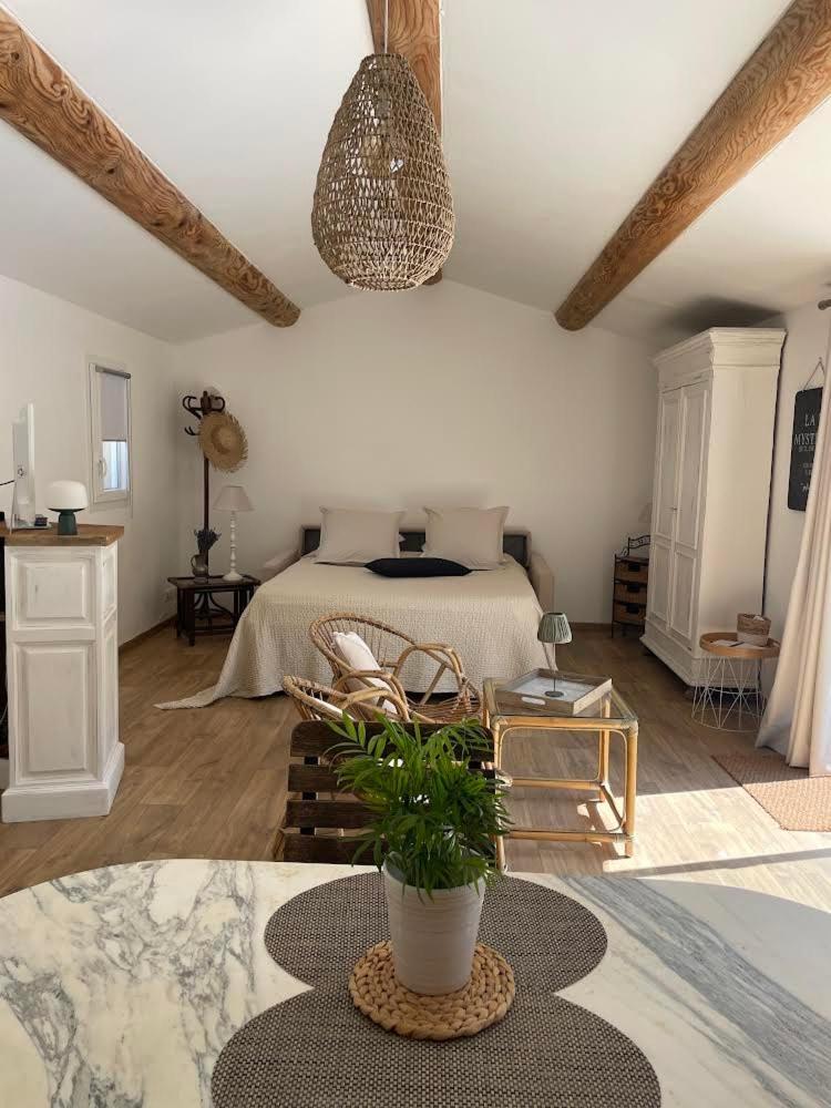 Studio De Charme Avec Piscine Fontaine-de-Vaucluse Eksteriør bilde